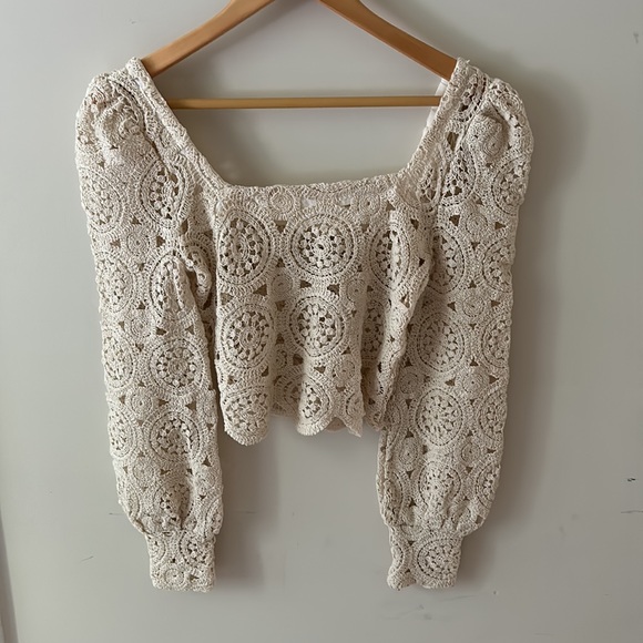 Vestique Crochet Cropped Long Sleeve Top NWT - Picture 4 of 5